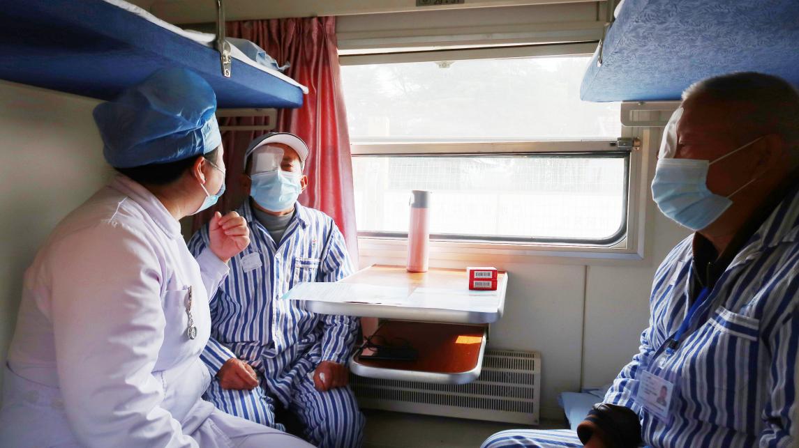 工行“火車醫院”為湖北廣水1200名白內障患者送去光明