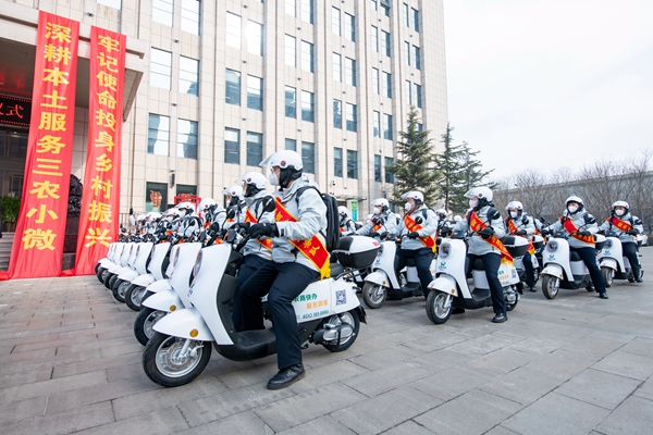 長治農信成立首支“農商快辦”服務隊