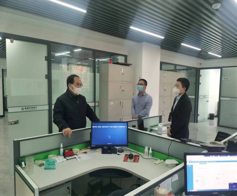 河北臨城農商銀行黨委走訪慰問年終決算一線員工
